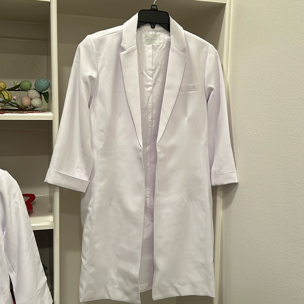 Clinique white coat. Brand  new never worn no tags